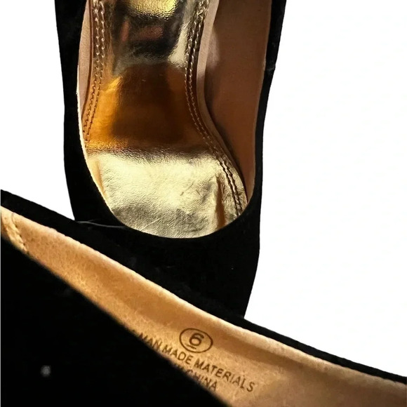 Black Stilleto heels size 6 with huge Pom Pom on the back of each heel - Picture 6 of 6